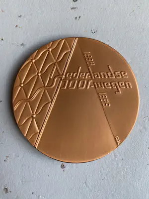 AcheterLucie Nijland - Penning “150 Jaar Nederlandse Spoorwegen 1839–1989” – roodkoper Ø65 mm? Enchérissez de 20!
