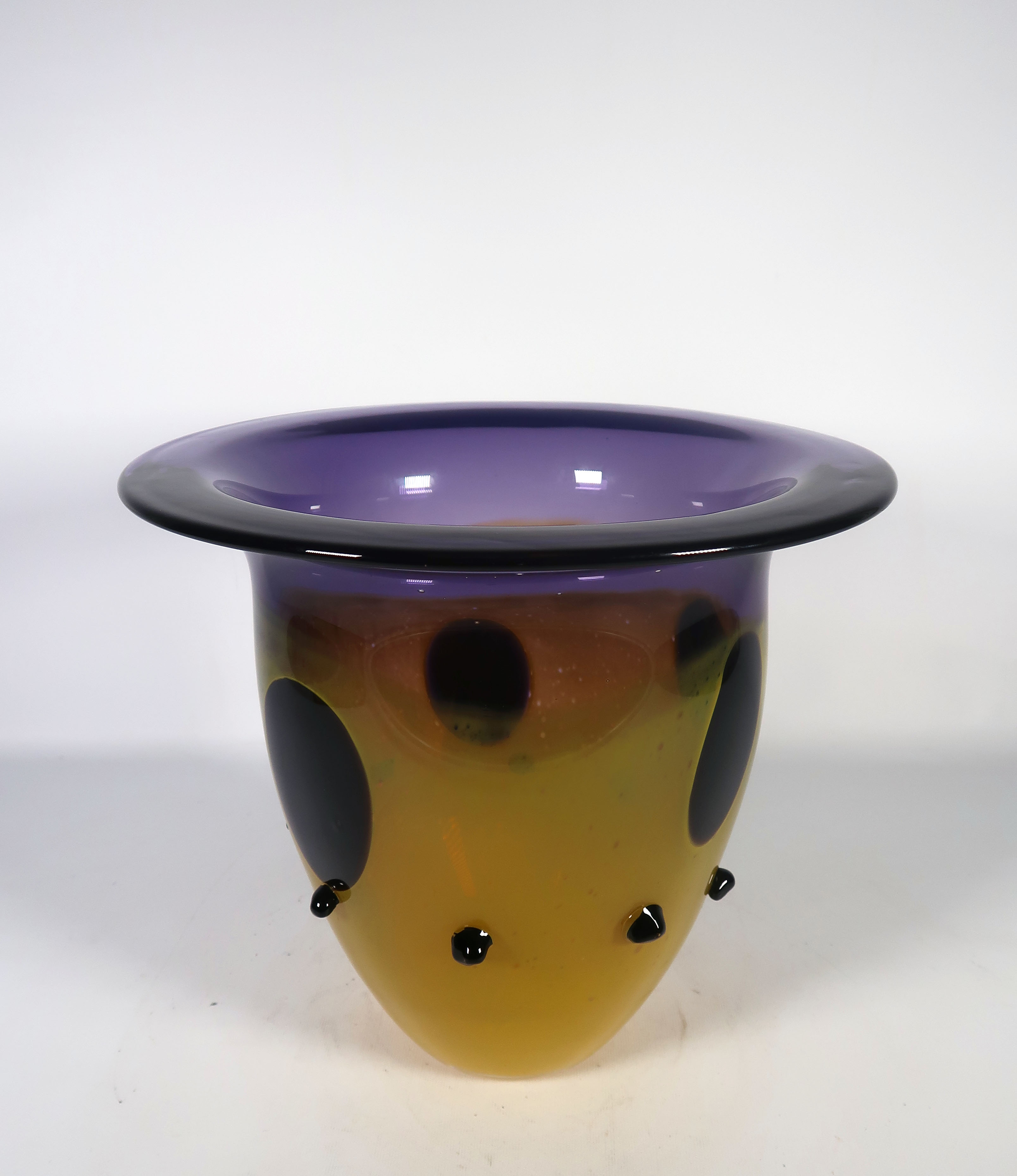 Niet of onleesbaar gesigneerd - Glas, Paars met gele vaas kopen? Bied vanaf 1!