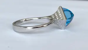 Witgouden 18 kt ring met topaas en diamanten kopen? Bied vanaf 750!