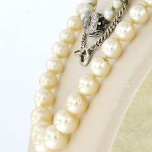 18k gouden art deco slot bezet met oud slijsel diamanten aan een parelcollier kopen? Bied vanaf 400!