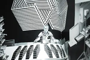 Nico van Stralen - ingelijste grote zeefdruk 'Volging' - extra: een gesigneerd boek kopen? Bied vanaf 100!