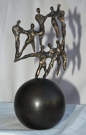 Corry Ammerlaan - Corry Ammerlaan? - Beeldje op ronde sokkel , “Acrobaten” kopen? Bied vanaf 1!