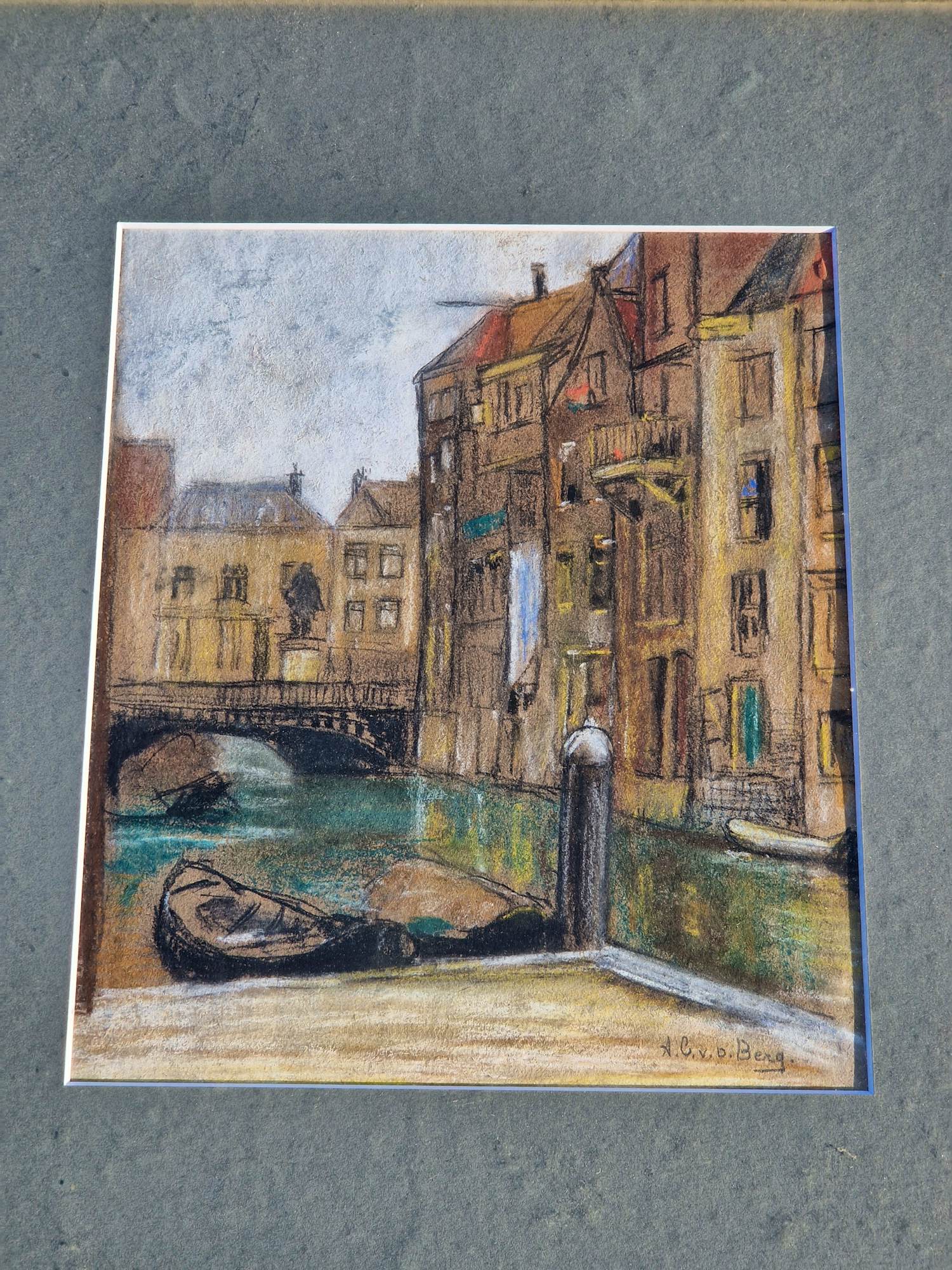 Ans van den Berg - Amsterdamse Joffer - pastel op papier "stadsgezicht met gracht" (den Haag?) kopen? Bied vanaf 88!