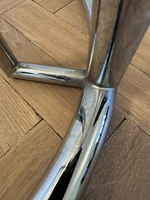 Eileen Gray - Toegeschreven verstelbare bijzettafel E 1027 kopen? Bied vanaf 175!