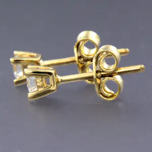18k geel gouden solitair oorknoppen met briljant geslepen diamant tot. 0.18ct kopen? Bied vanaf 240!