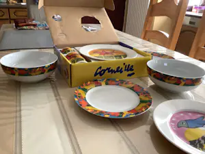 Corneille - Complete ontbijt set + een los ontbijt bord , plus twee kommetjes met bordjes kopen? Bied vanaf 50!