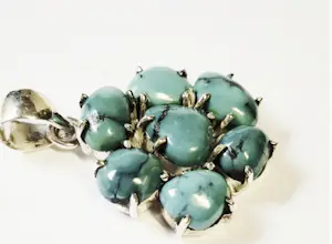 Nieuwe unieke zilveren hanger is versierd met prachtige Arizona-turkoois kopen? Bied vanaf 75!