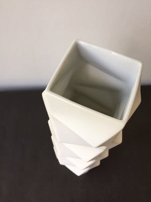 Hutschenreuther - Zeldzaam grote Reliëfvaas h 35 cm uit de serie Archais ontwerp Heinrich Fuchs kopen? Bied vanaf 135!