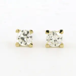 Acheter14k geelgouden solitair oorknoppen met briljant geslepen diamant tot.0.72ct? Enchérissez de 460!