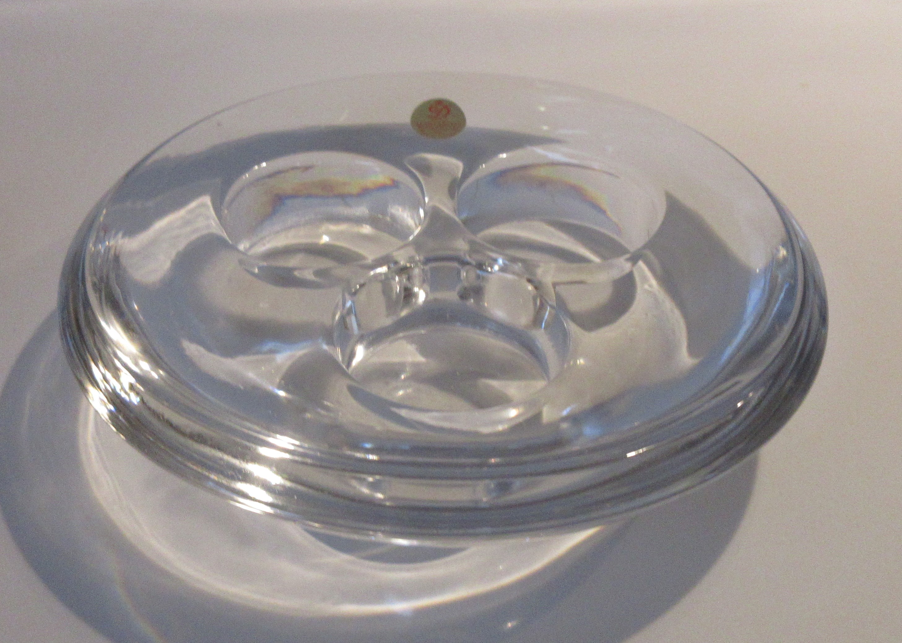 Niet of onleesbaar gesigneerd - Dresden Kristal moderne ronde votive kandelaar met drie lichthouders kopen? Bied vanaf 1!