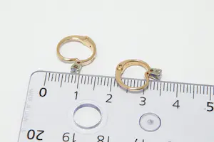 79 - 1 paar charmante 14krt rosé-gouden oorclips met 0.15ct diamant kopen? Bied vanaf 80!