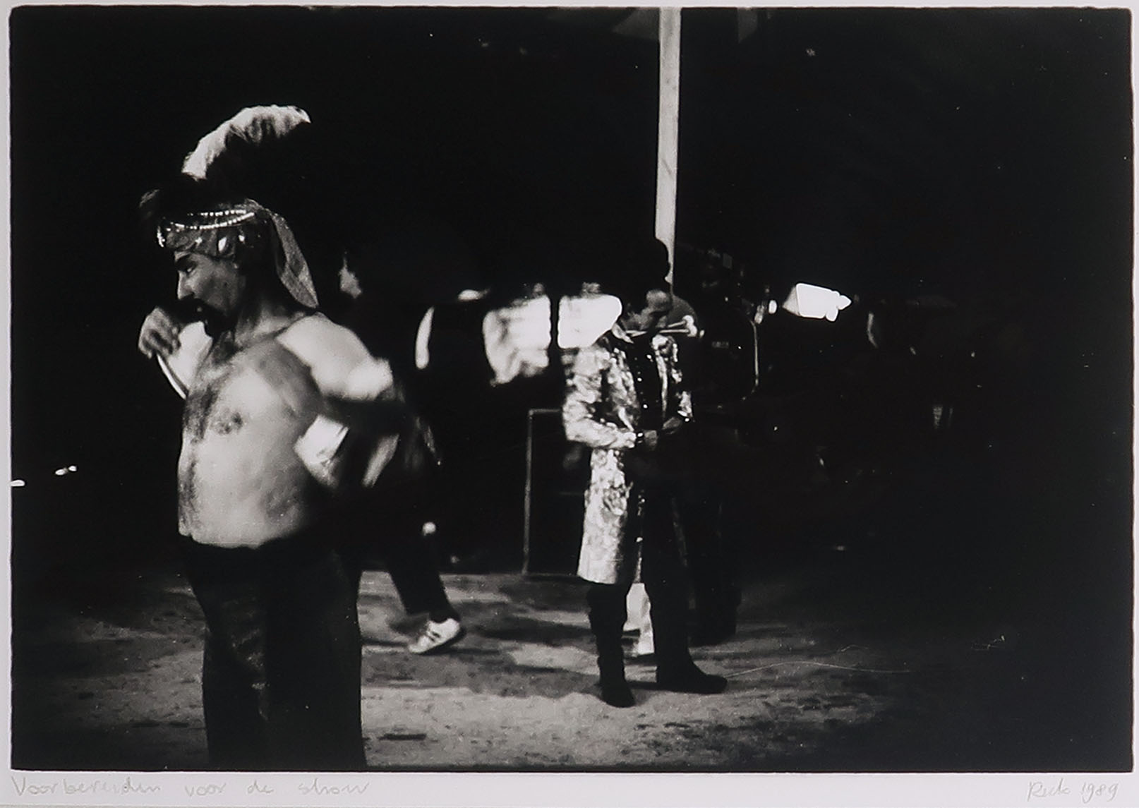 Niet of onleesbaar gesigneerd - Silverprint, Voorbereiden voor de show - Ingelijst kopen? Bied vanaf 1!