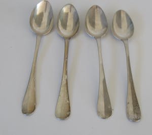 Niet of onleesbaar gesigneerd - Vier Antieke Zilveren 2e gehalte theelepels kopen? Bied vanaf 10!
