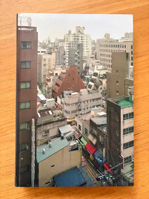 Thomas Struth - Tokyo (voorstad van Bunkyo) door Thomas Struth kopen? Bied vanaf 800!