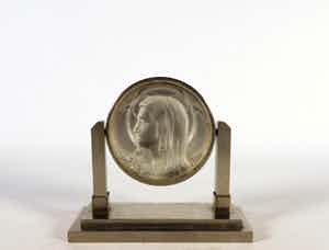 Nieuwe Kunst - Opaline persglas, Plaquette van Maria in metalen montuur verkocht voor € 1!