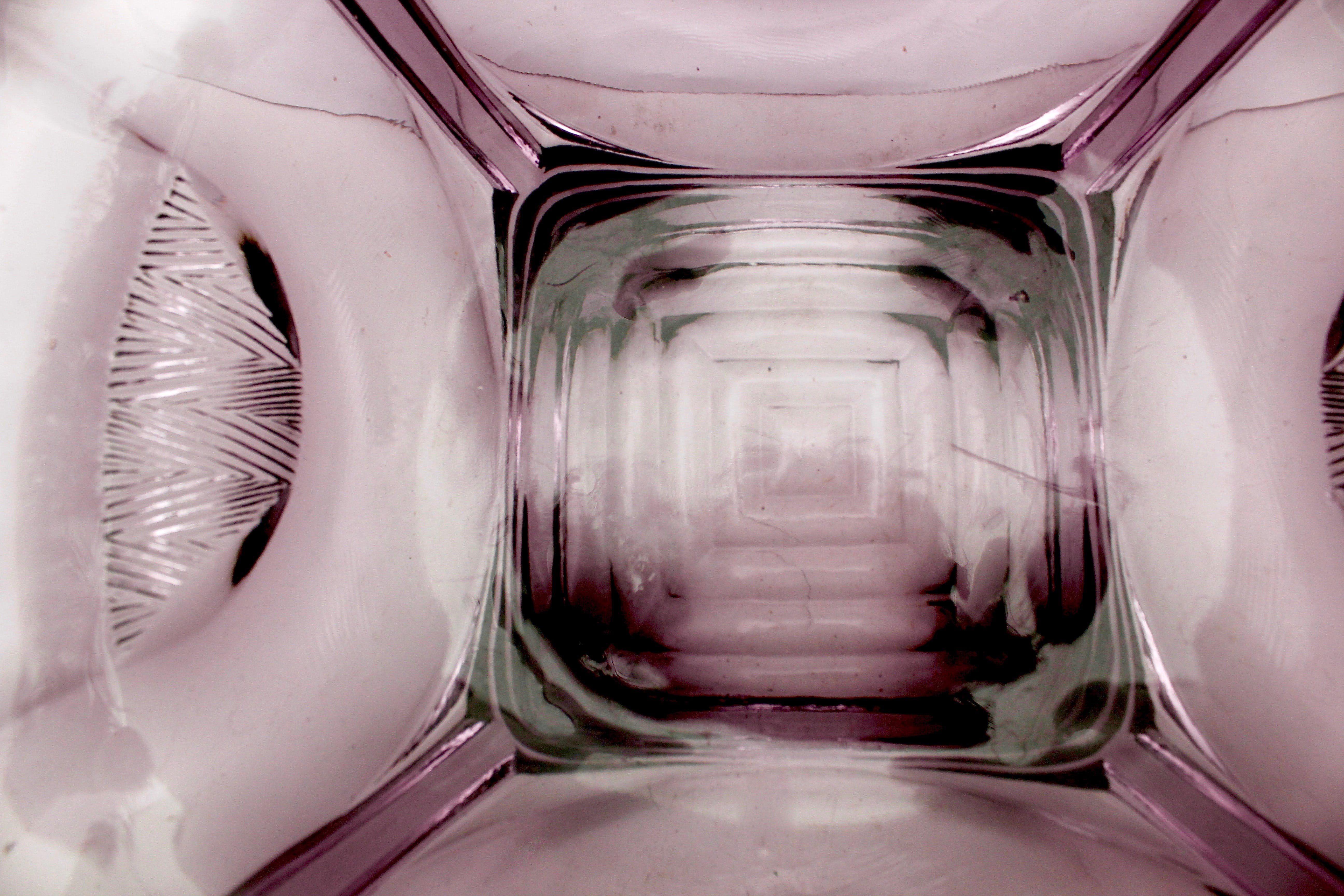 Walther glas - Grote paarse art deco schaal decor 'Sigrid' 1936 Ottendorf Duitsland kopen? Bied vanaf 14!