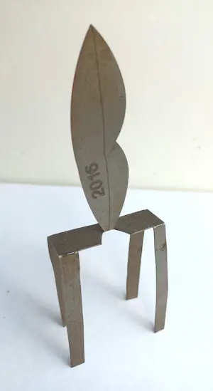 Klaas Gubbels - Lippen op tafel, handgekleurd metalen beeld (2016) kopen? Bied vanaf 175!