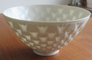Rorstrand - Gunnar Nylund - White glazed porcelain bowl modelled with crowns kopen? Bied vanaf 95!