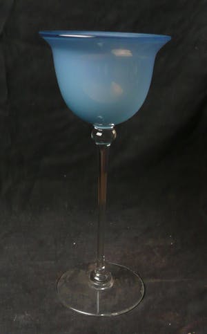 Niet of onleesbaar gesigneerd - Art Nouveau: Weinglas mit blauer Kuppa, Böhmen, signiert kopen? Bied vanaf 1!