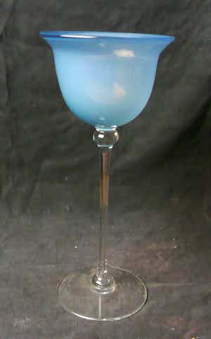 Niet of onleesbaar gesigneerd - Art Nouveau: Weinglas mit blauer Kuppa, Böhmen, signiert verkocht voor € 1!