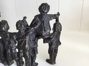Astrid Veldhuyzen-Koppen - Sculptuur “ DE OVERWINNING “ Gesigneerd kopen? Bied vanaf 1!