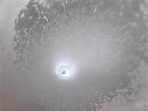 Curiosa - Handgeblazen design vaas/kunst sculptuur: vermoedelijk Fidrio met White Granulat kopen? Bied vanaf 1!