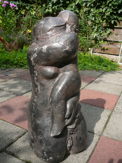 Niet of onleesbaar gesigneerd - Moeder en Kind -betongipsen beeld- kopen? Bied vanaf 1!