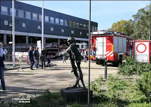 Jits Bakker - Bronzen beeld: Brandweerman op ladder - 1993 kopen? Bied vanaf 995!