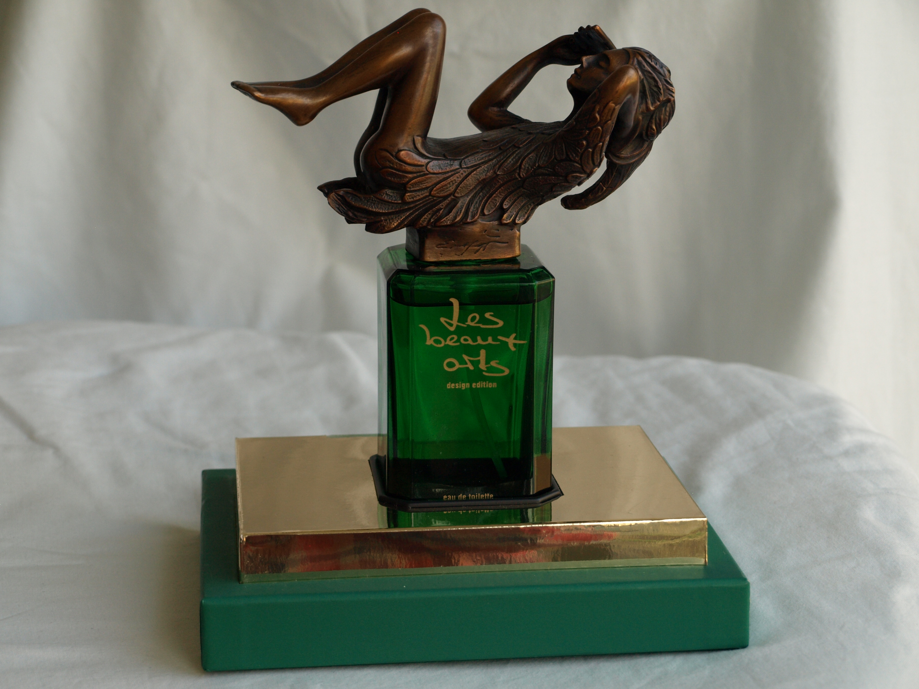 Ernst Fuchs - Bronzen beeld op parfumfles , Papageno – 1998  kopen? Bied vanaf 175!