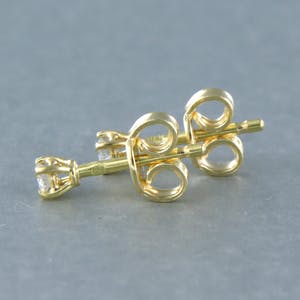 18k gouden solitair oorknoppen bezet met briljant geslepen diamant tot. 0,14ct kopen? Bied vanaf 1!