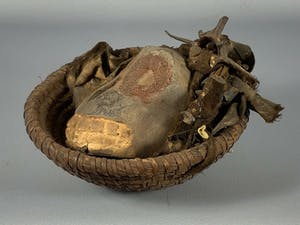 Dogon - 180352 - Tribal used Africa Bulu basket with head - Cameroon. kopen? Bied vanaf 1!