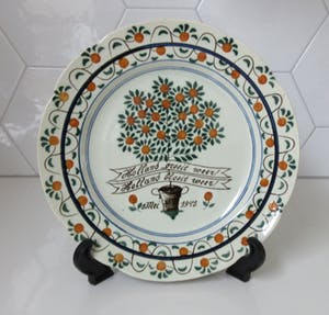 Plateelbakkerij Zuid-Holland - Platelen bevrijdingsbord "Holland groeit weer!" "Holland bloeit weer!" kopen? Bied vanaf 28!