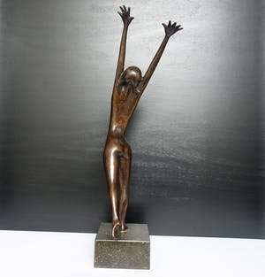 Brons (Onbekend) - "Happy woman". kopen? Bied vanaf 45!