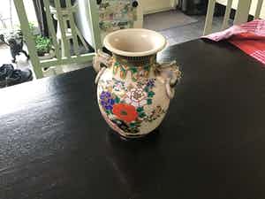 Niet of onleesbaar gesigneerd - Chinese vaas. verkocht voor € 1!