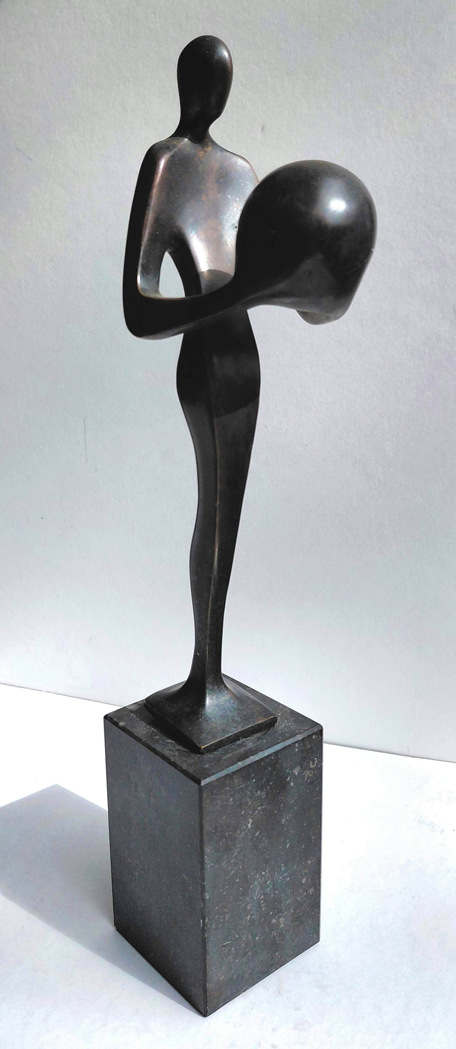 Marinus Klap - Figuur met bal, bronzen beeld (unica) kopen? Bied vanaf 350!