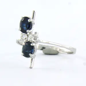 18k wit gouden ring bezet met saffier en briljant geslepen diamant tot. 0.14ct kopen? Bied vanaf 225!