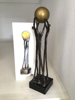 Corry Ammerlaan - Sculptuur “ GEBUNDELDE SAMENWERKING “. Gesigneerd kopen? Bied vanaf 95!