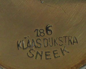 Niet of onleesbaar gesigneerd - Klaas Dijkstra Sneek - Hand gemaakt geel koperen lepelvaasje kopen? Bied vanaf 10!