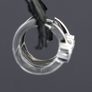 18K Goud - witgouden creolen bezet met diamant kopen? Bied vanaf 440!