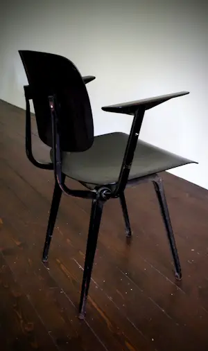 Friso Kramer - Vintage Revoltstoel van Friso Kramer kaufen? Bieten Sie von 145!