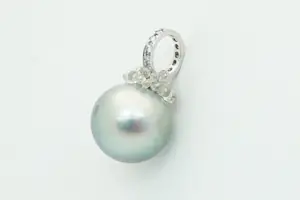 96 - Casual Chique 18 karaat wit gouden hanger GELLNER met diamant kopen? Bied vanaf 750!