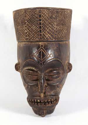 Chokwe - Pwo masker met een kroon op het hoofd verkocht voor € 1!