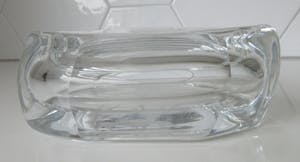 Niet of onleesbaar gesigneerd - Zweedse dikwandige glazen vaas met etsdecor van gestileerde herten kopen? Bied vanaf 10!