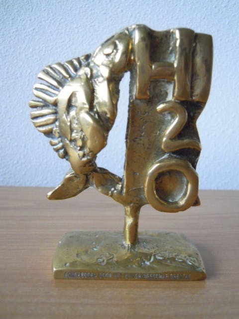 Alex Garcia - Zwaar bronzen beeld - " WATER IS LEVEN " uit 1982. verkocht voor € 35!