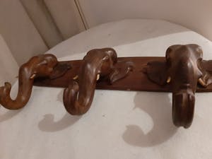 Curiosa - Kleidinghanger antiek met 3 olifanten - Oriental stijl kopen? Bied vanaf 1!