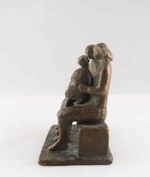 Brons (Onbekend) - Brons, Zittende vrouwen met kind kopen? Bied vanaf 50!