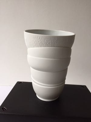 Pieke Bergmans - Reunion vaas biscuit (mat) porselein h 21,5 cm voor Rosenthal kopen? Bied vanaf 159!