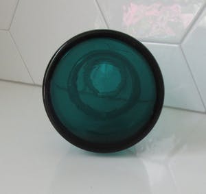 Niet of onleesbaar gesigneerd - Zeegroene sixties glazen vaas kopen? Bied vanaf 10!