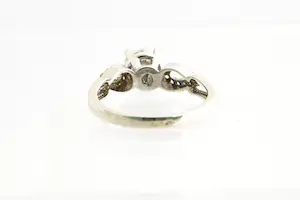 111- Sierlijke 14 krt witgouden dames entourage ring met Zirkoon - klein model kopen? Bied vanaf 80!