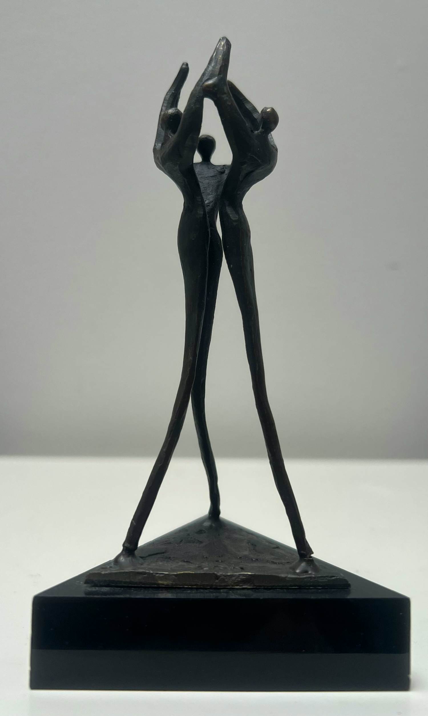 Corry Ammerlaan - handgesigneerde sculptuur | 'Met z'n drieën' kopen? Bied vanaf 20!